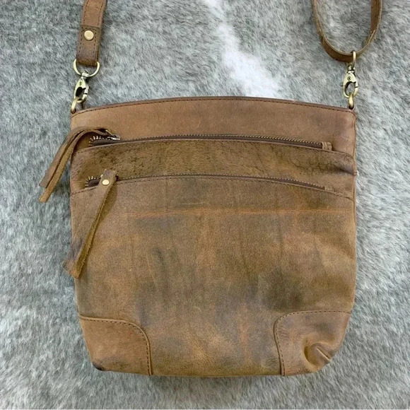 Komal’s Passion Leather Crossbody Bag - Picture 3 of 16